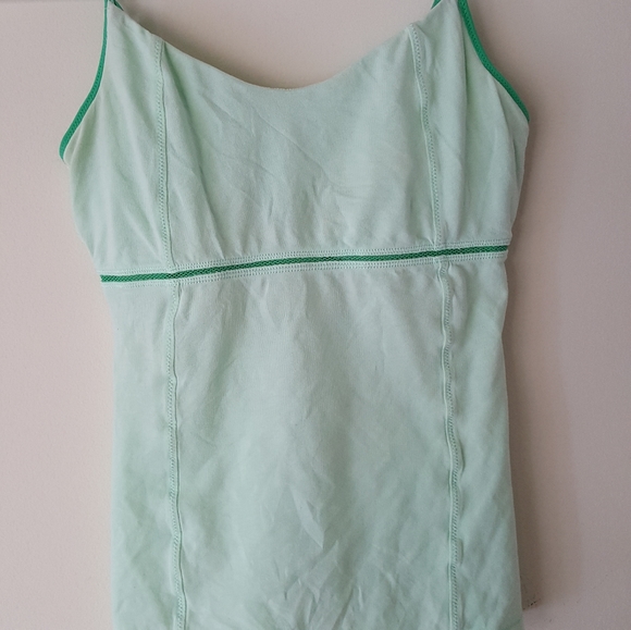 Mint green lululemon tank top size 4 w/ shelf bra - Picture 5 of 5